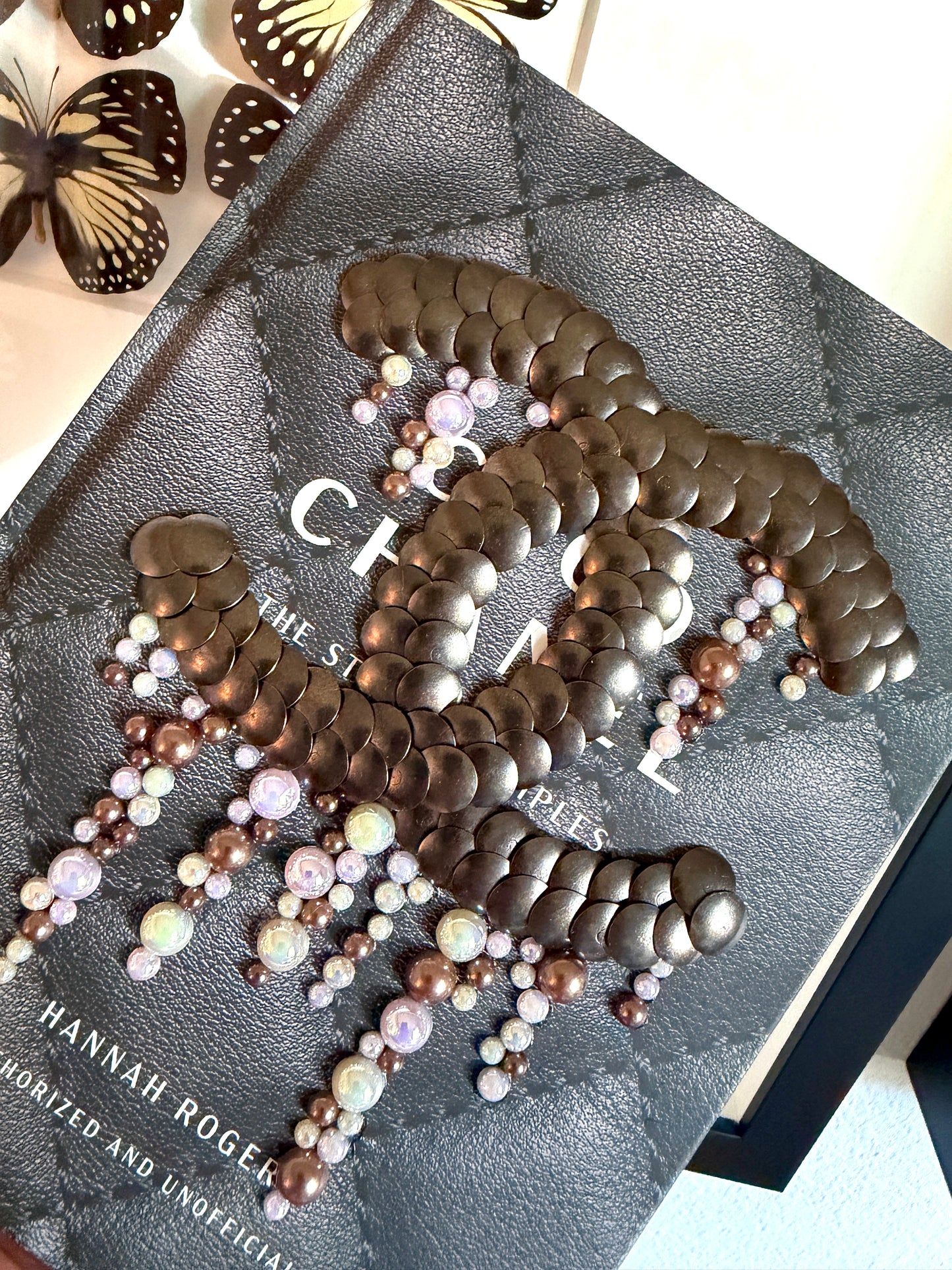 Pearl Drip Coco CHNEL Little Studded Book