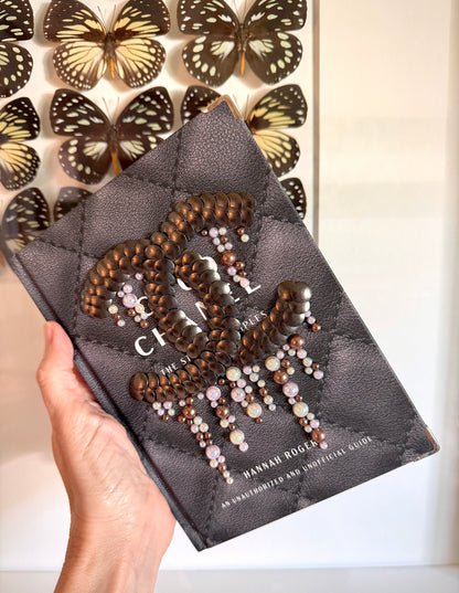 Pearl Drip Coco CHNEL Little Studded Book
