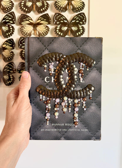 Pearl Drip Coco CHNEL Little Studded Book