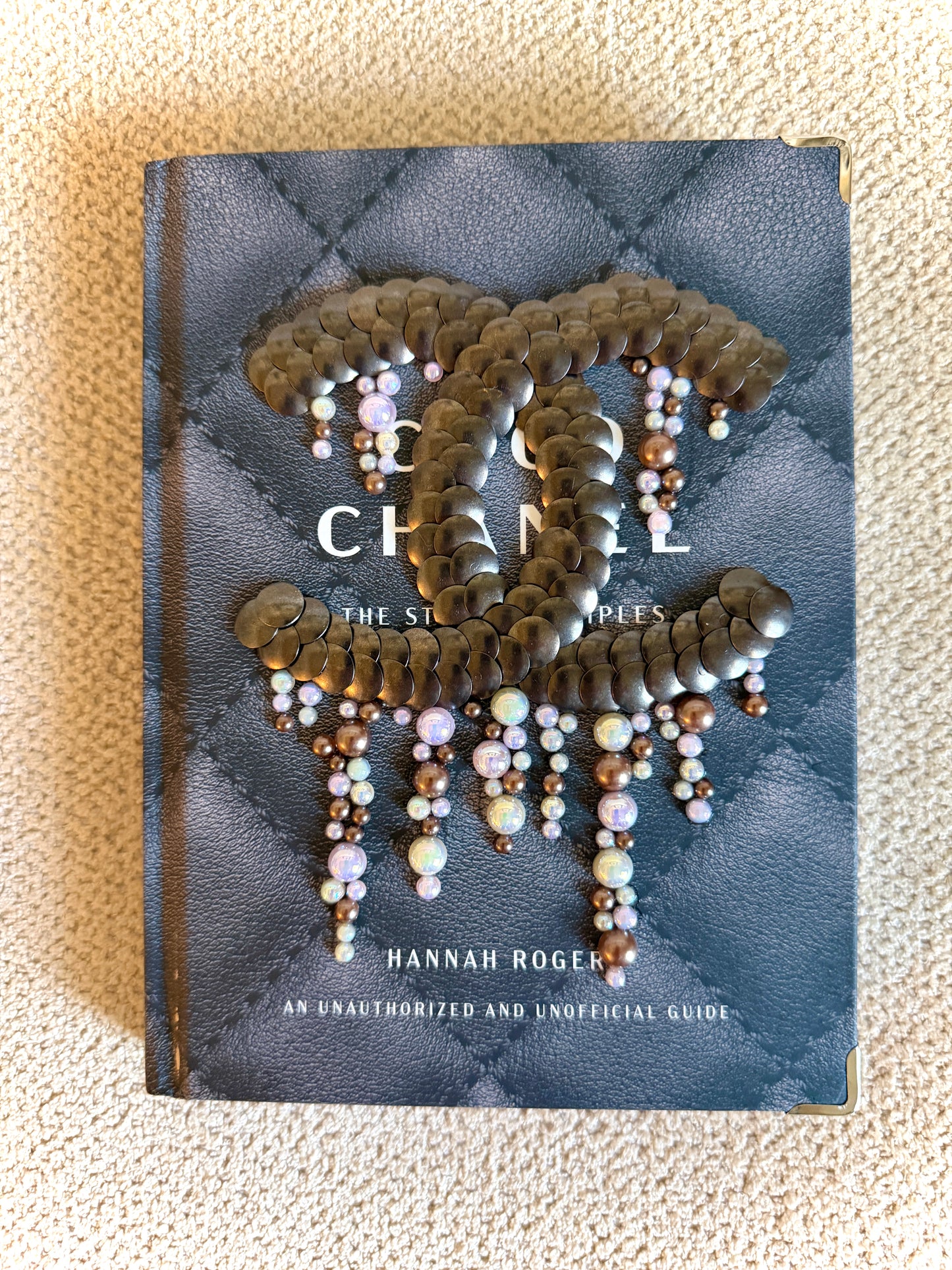 Pearl Drip Coco CHNEL Little Studded Book
