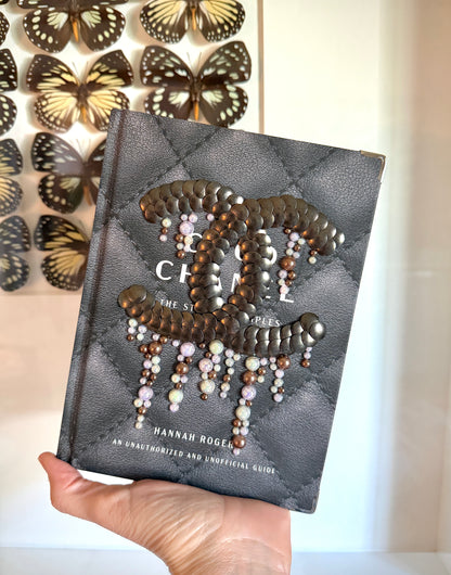 Pearl Drip Coco CHNEL Little Studded Book