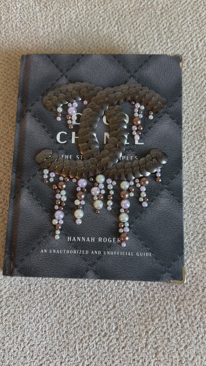 Pearl Drip Coco CHNEL Little Studded Book